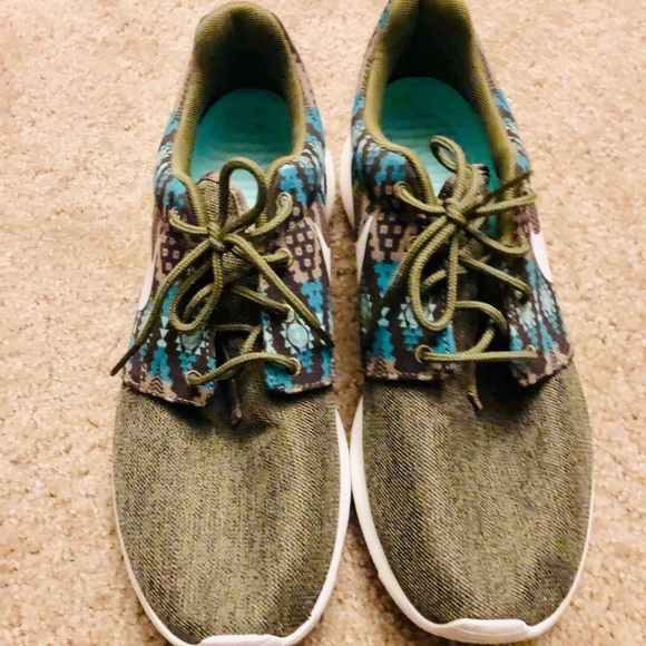 Nike Roshe - Picture 2 of 4